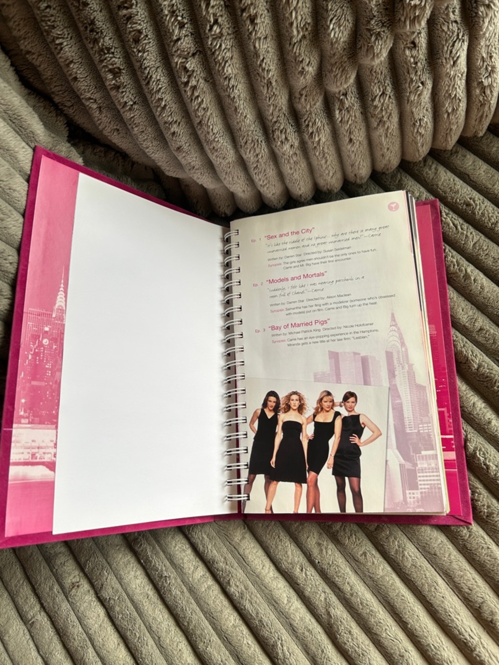 HBO Sex and the City: The Complete DVD Series Collector's Gift Set Pre-owned - Picture 6 of 13